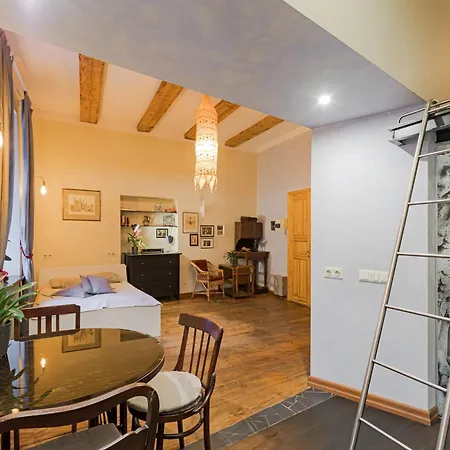 Vintage Old Town Apartment